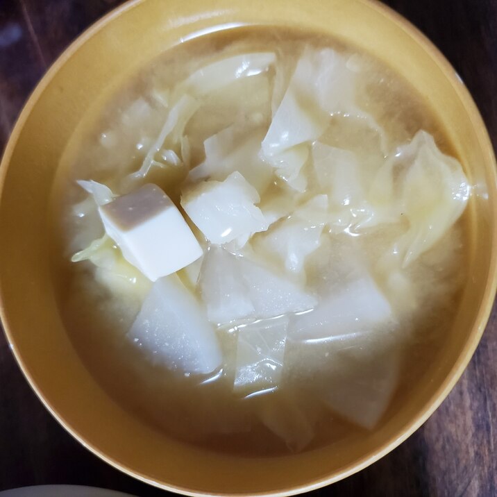 キャベツと大根と豆腐のお味噌汁